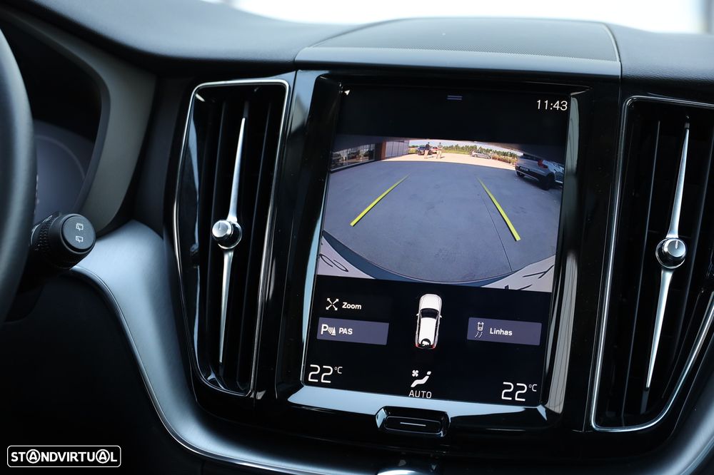 Volvo XC 60 2.0 T8 PHEV Momentum Plus AWD - 22