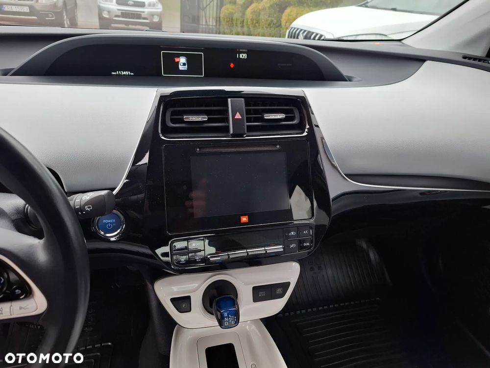 Toyota Prius Hybrid Executive - 19