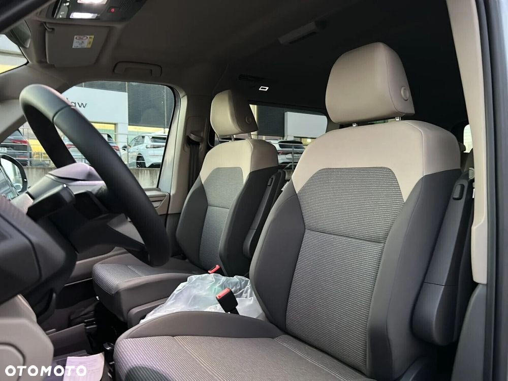 Volkswagen Multivan - 13