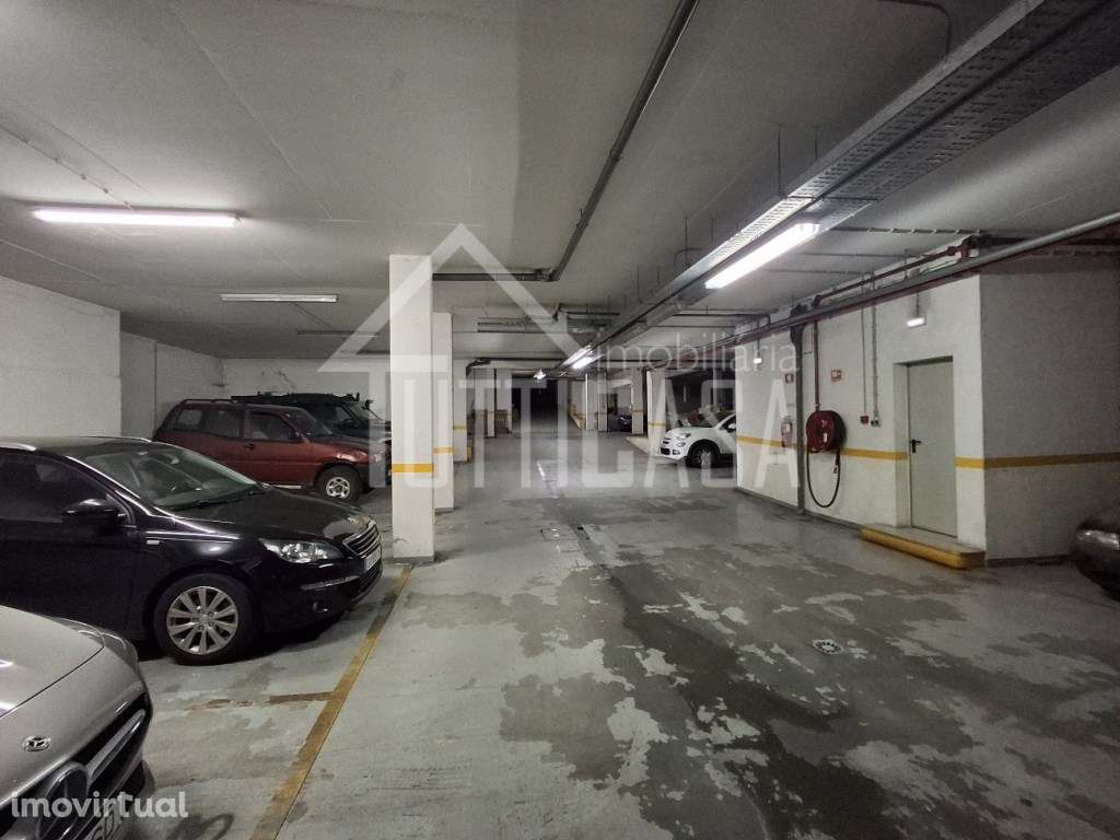 Parqueamento para 2 carros na Venda do Pinheiro - Grande imagem: 3/7
