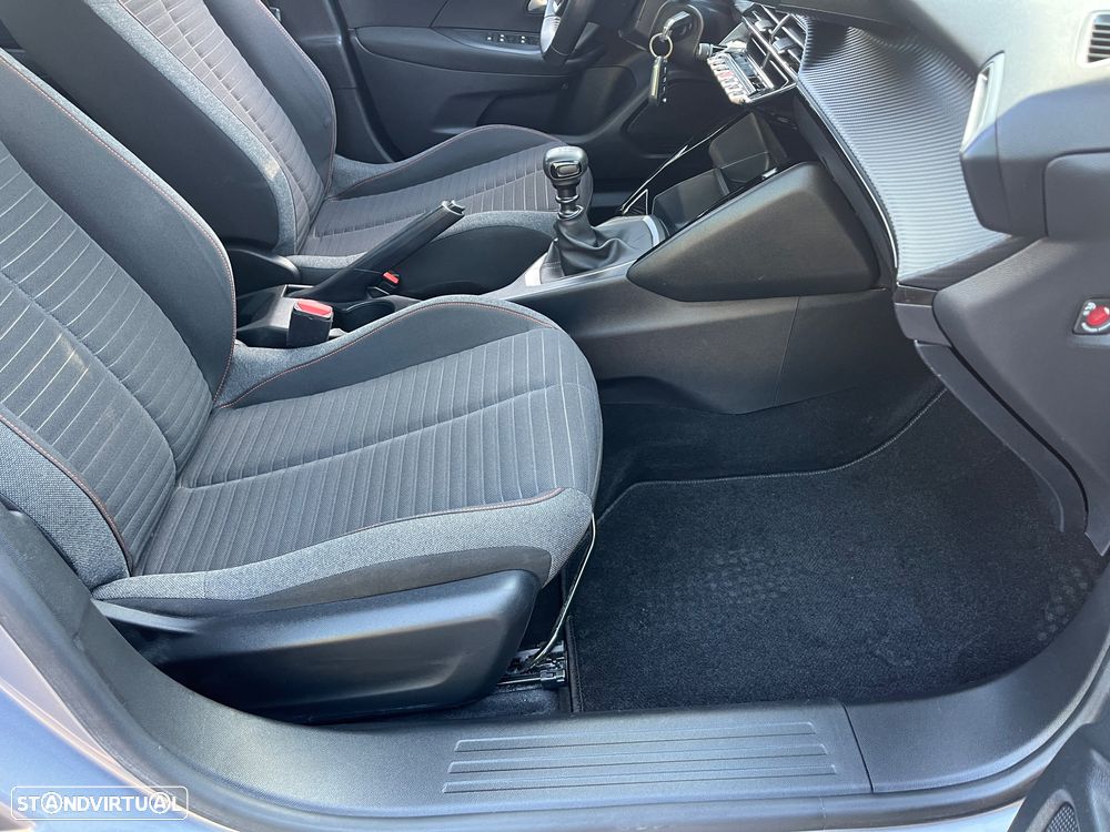 Peugeot 2008 1.2 PureTech Active - 19