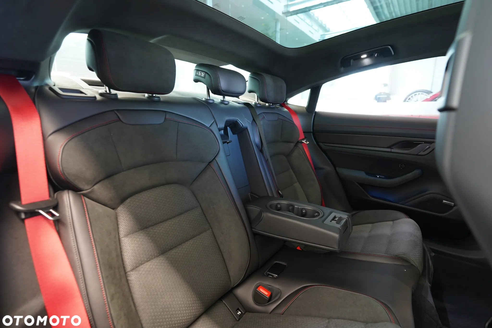 Porsche Taycan GTS - 14