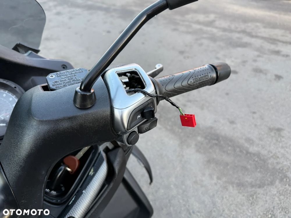 Piaggio MP-3 - 12