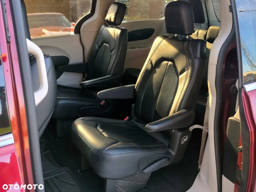 Chrysler Pacifica - 7