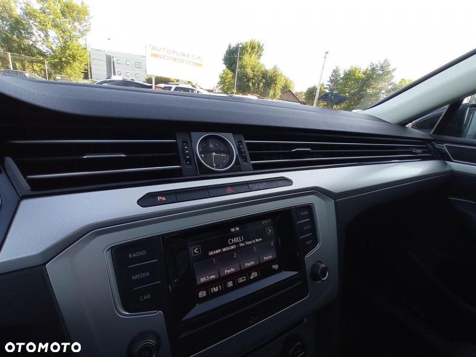 Volkswagen Passat - 30