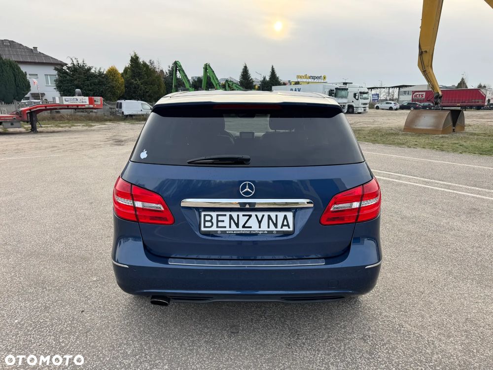 Mercedes-Benz Klasa B 200 Edition - 31