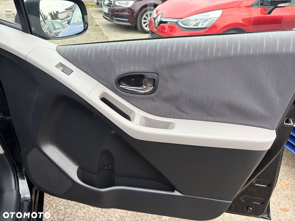 Toyota Yaris 1.33 VVT-i Executive - 23