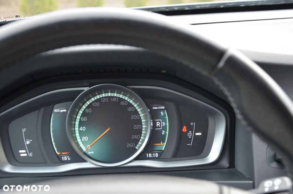 Volvo V60 D2 Momentum - 16