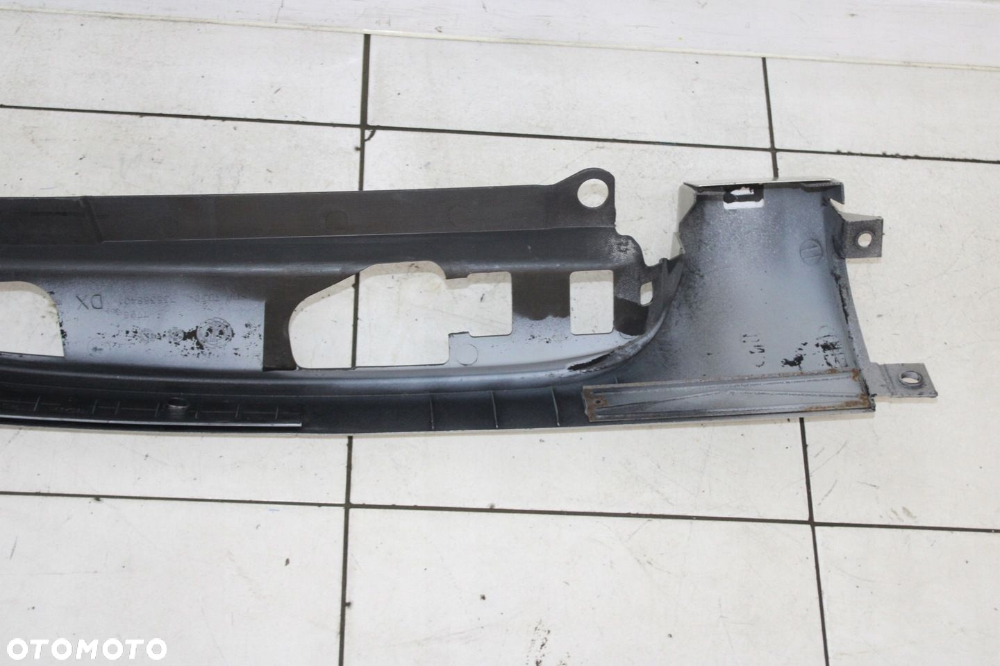 FIAT DOBLO I LIFT 04R- LISTWA RAMKA OSŁONA LAMPY PRAWA PRAWY TYŁ 647 - 6