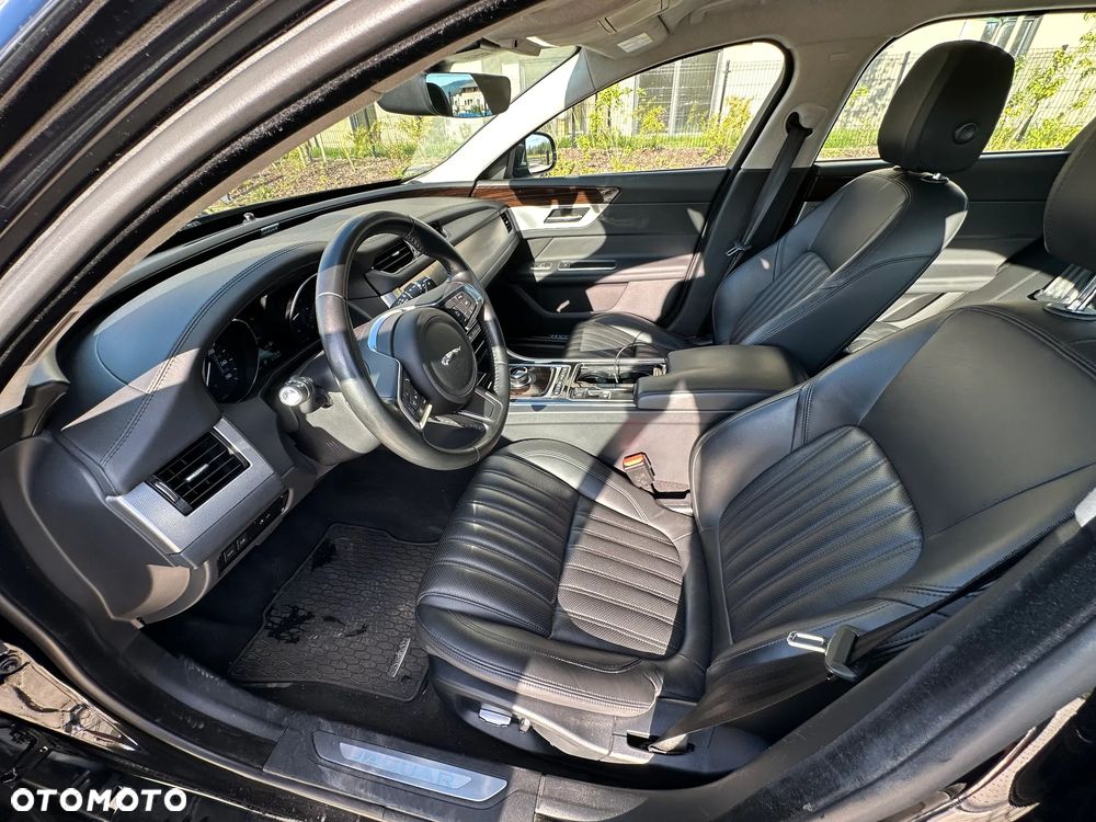Jaguar XF 2.0 i4D AWD Portfolio - 7