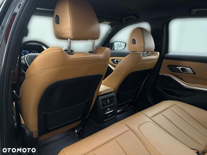 BMW Seria 3 318i - 17