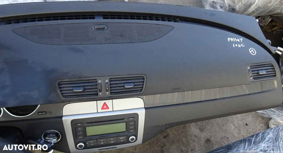 Plansa de bord Volkswagen Passat din 2008 cu airbag volan si pasager - 4