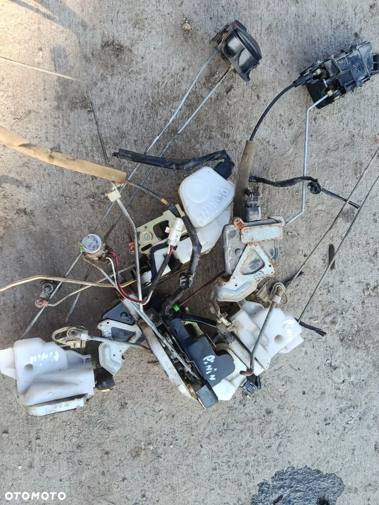 Zamek zamki drzwi przód tył prawy lewy Pajero Pinin - 1