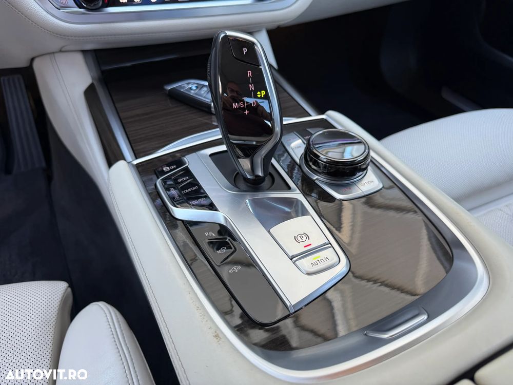 BMW Seria 7 730Ld xDrive - 38