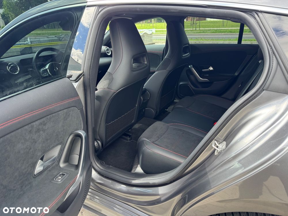 Mercedes-Benz CLA 200 mHEV AMG Line 7G-DCT - 24