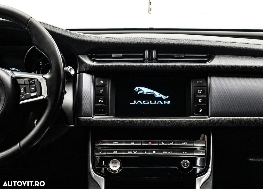 Jaguar XF 20d RWD E-Performance R-Sport - 19