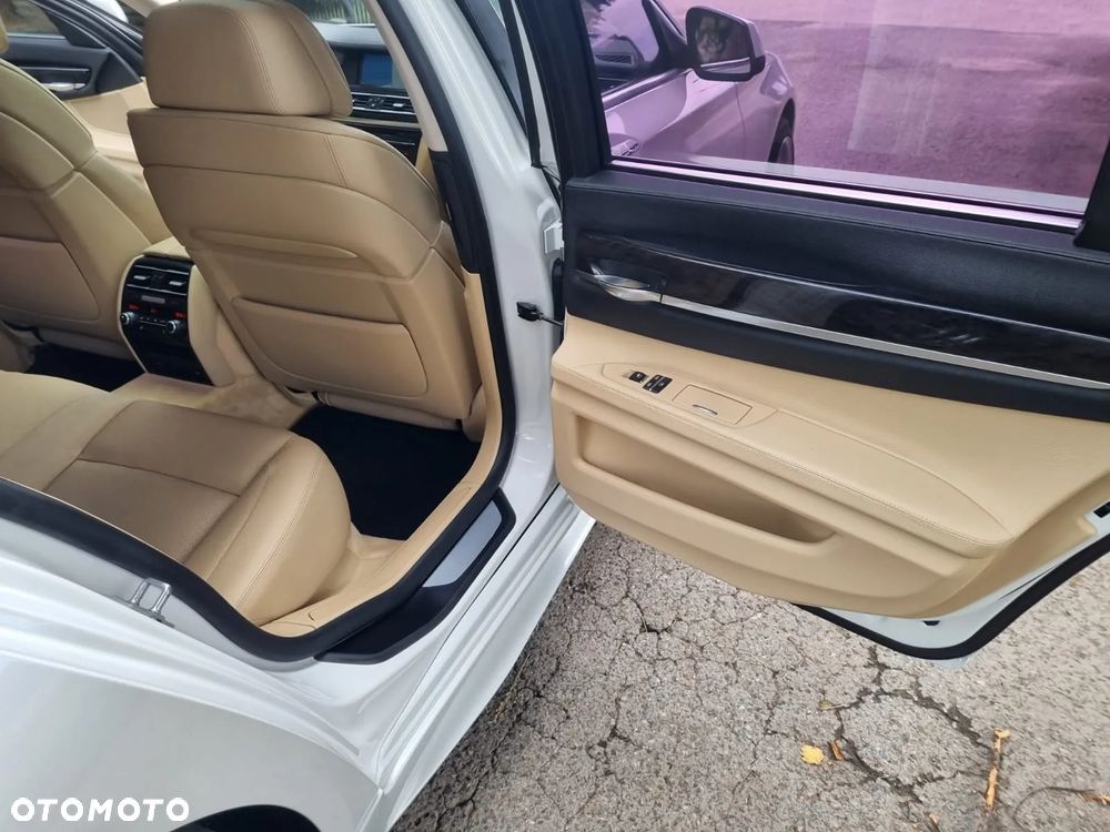 BMW Seria 7 - 12