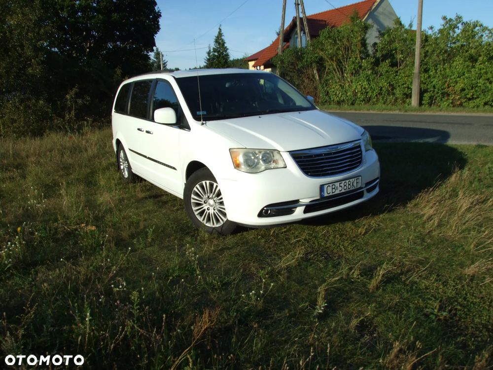Chrysler Town & Country - 2