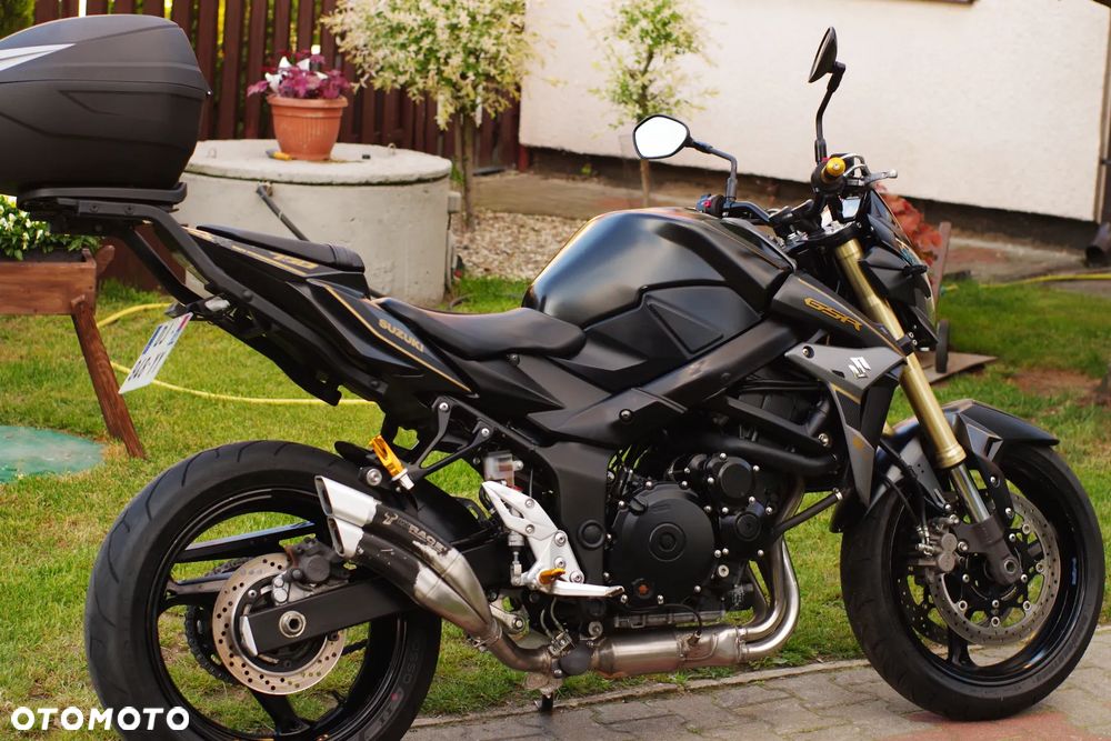 Suzuki GSR - 3