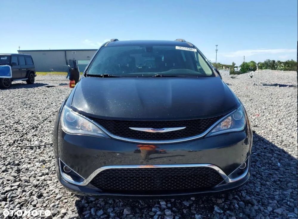 Chrysler Pacifica - 3