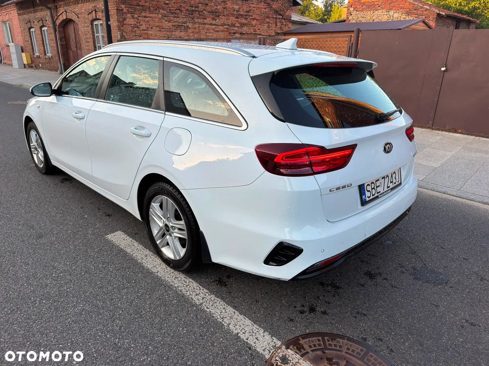 Kia Ceed 1.6 CRDi mHEV M - 3