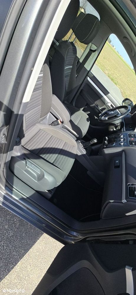 Volkswagen Touran - 22
