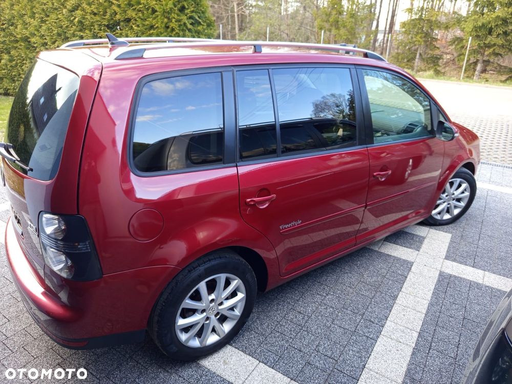 Volkswagen Touran 2.0 TDI DSG Highline - 16