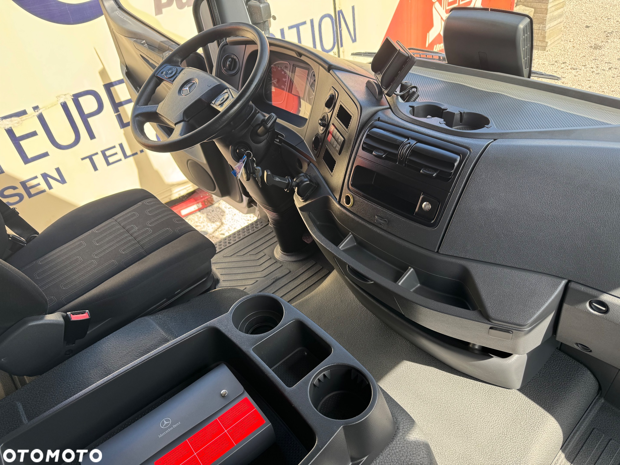 Mercedes-Benz ATEGO 1318 Kontener 7.50/ WINDA / Przebieg 170 tyś km - 31