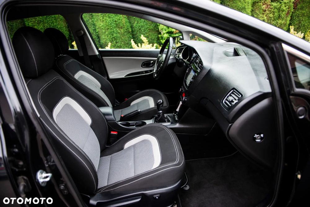 Kia Ceed 1.6 GDI ISG Platinum Edition - 37