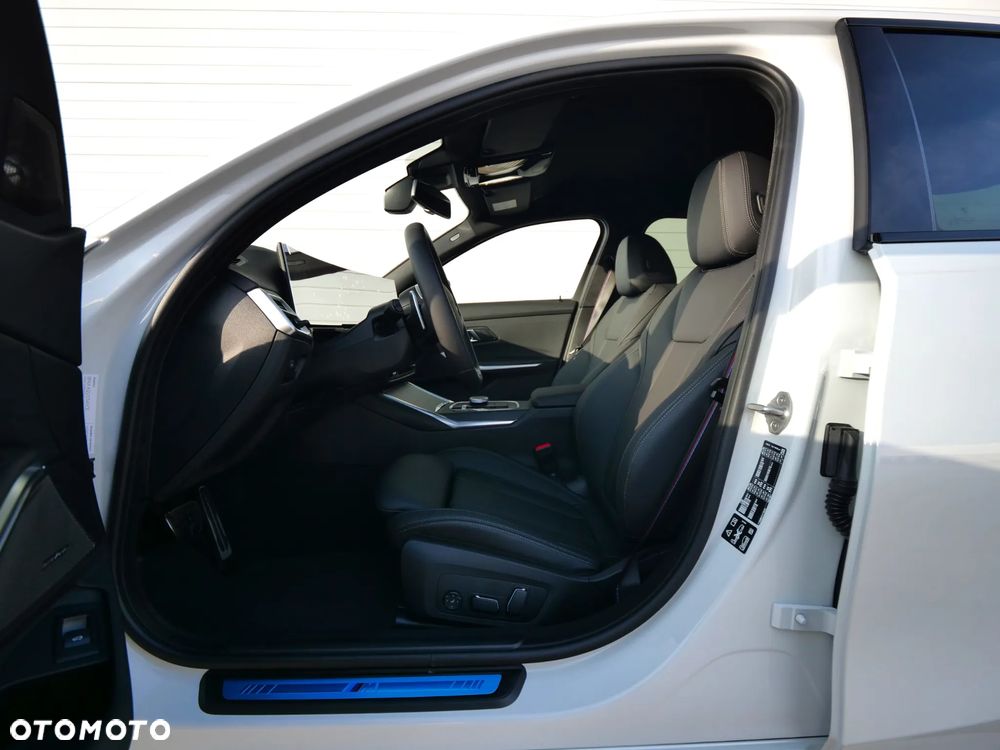 BMW Seria 3 330i xDrive M Sport sport - 27