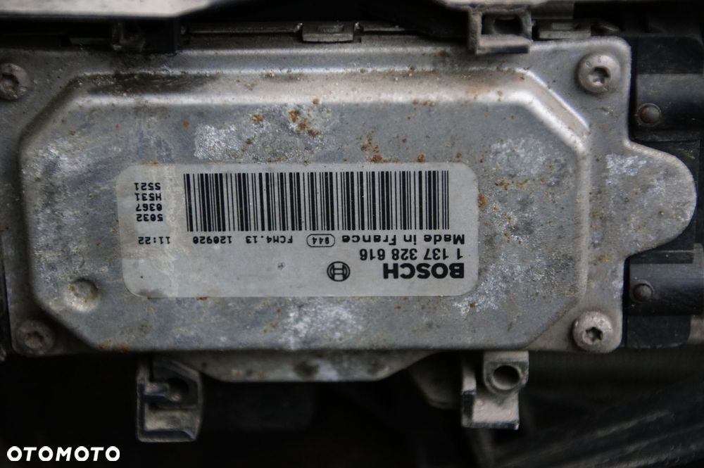 PAS PRZEDNI CHŁODNICE VOLKSWAGEN CADDY III 1.6 TDI FV23 - 2