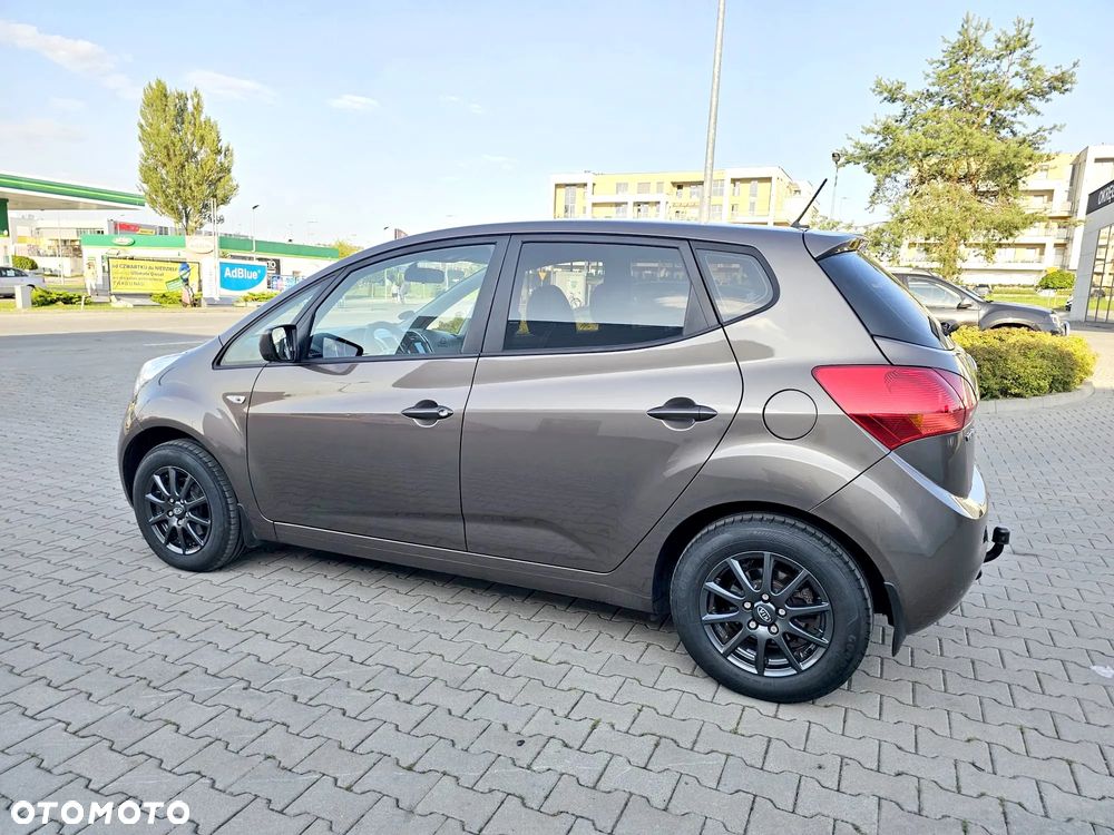 Kia Venga 1.6 CVVT Black Collection - 9