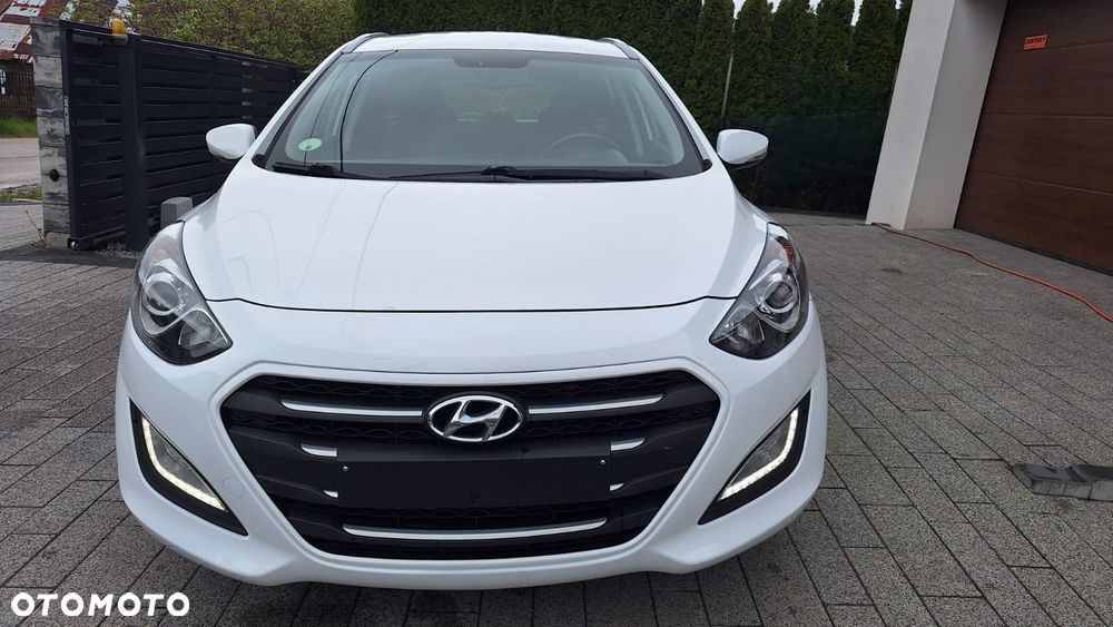 Hyundai i30 blue 1.6 CRDi Passion - 3