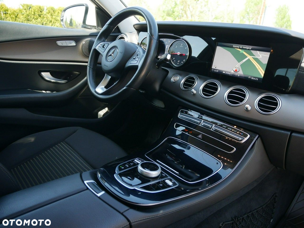 Mercedes-Benz Klasa E 220 d 9G-TRONIC - 23