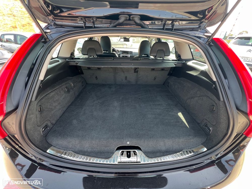 Volvo V60 D6 Plug-In-Hybrid AWD Geartronic Momentum - 11
