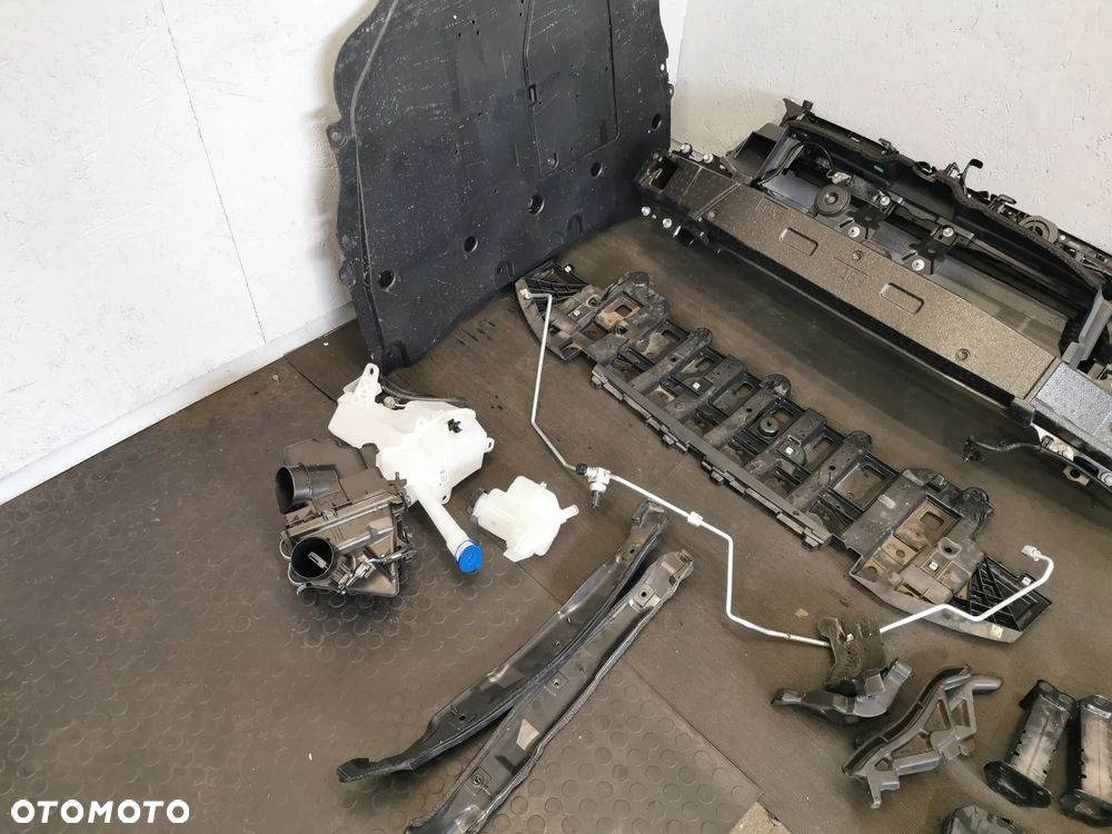 Toyota Yaris IV 4 Lift przód kompletny zestaw części blacharskich Eu Full LED lakier 409 - 17