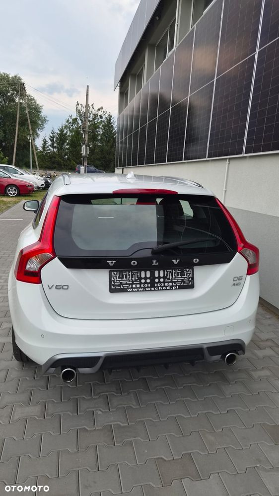 Volvo V60 D5 AWD Geartronic Summum - 8