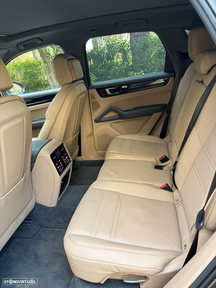 Porsche Cayenne E-Hybrid - 10
