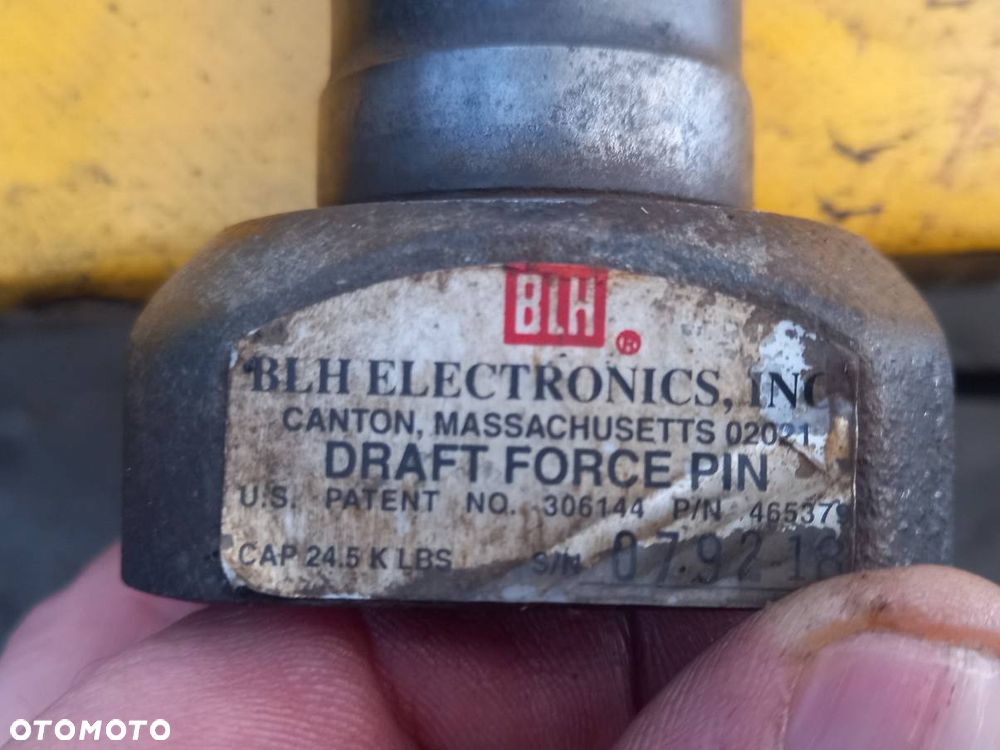 Sworzeń bolec siły uciągu ramion Case MX150 - 3