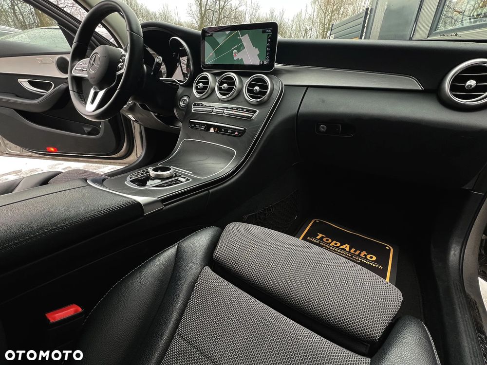 Mercedes-Benz Klasa C 220 d 9G-TRONIC - 17