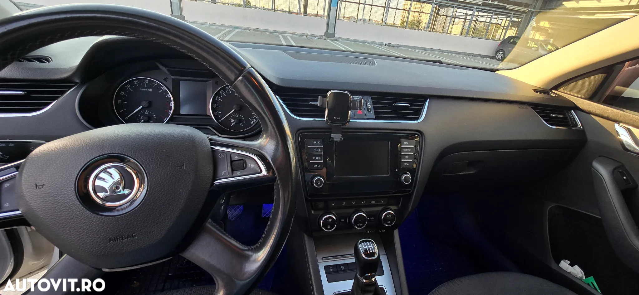 Skoda Octavia 2.0 TDI STYLE - 8