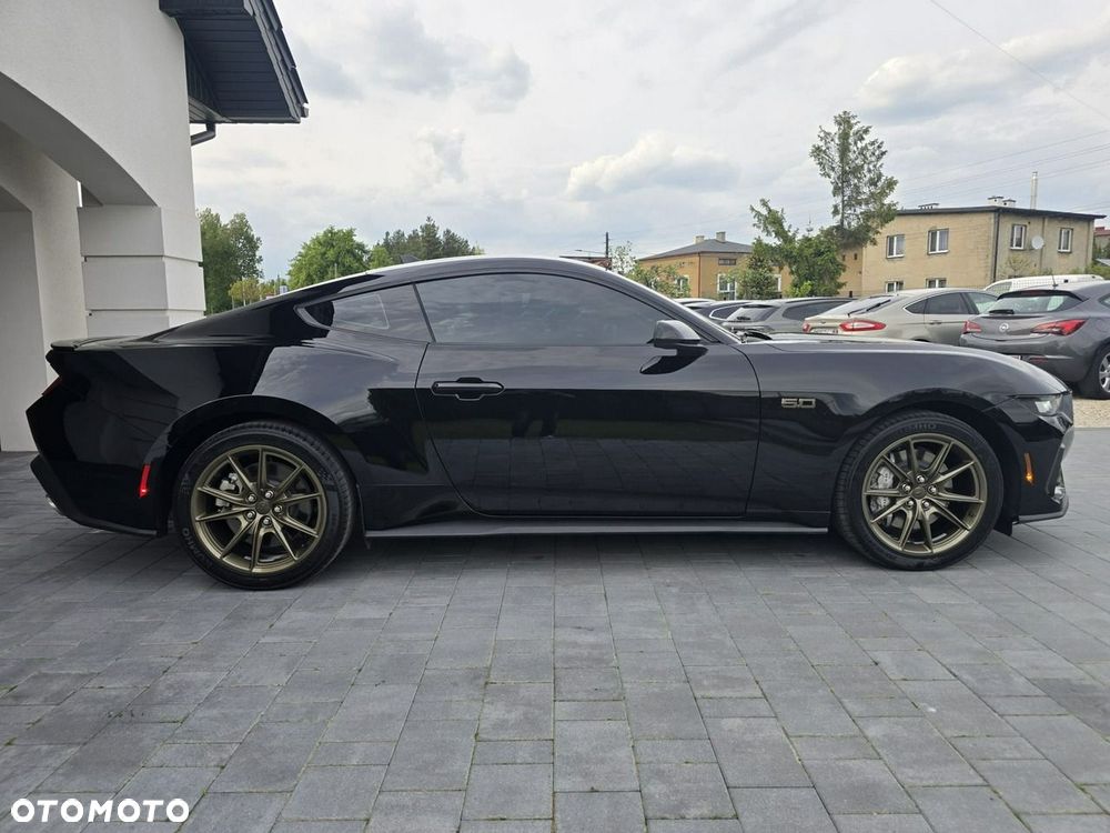 Ford Mustang - 8