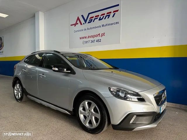 Volvo V40 2.0 D2 Momentum - 1