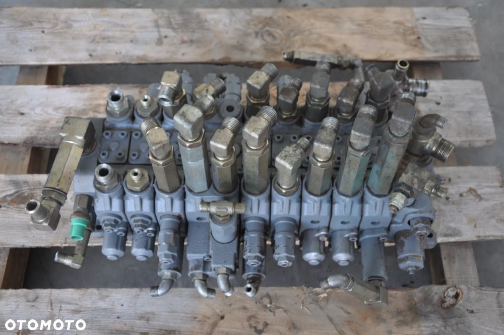 Rozdzielacz hydrauliczny Kubota KX 155-3  C0070-36914