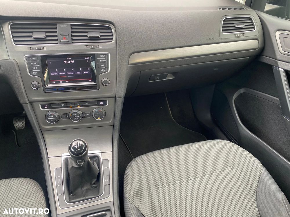 Volkswagen Golf - 16