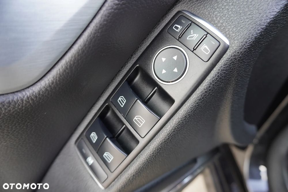 Mercedes-Benz Klasa C 180 T CGI Automatik BlueEFFICIENCY SPORT EDITION - 31