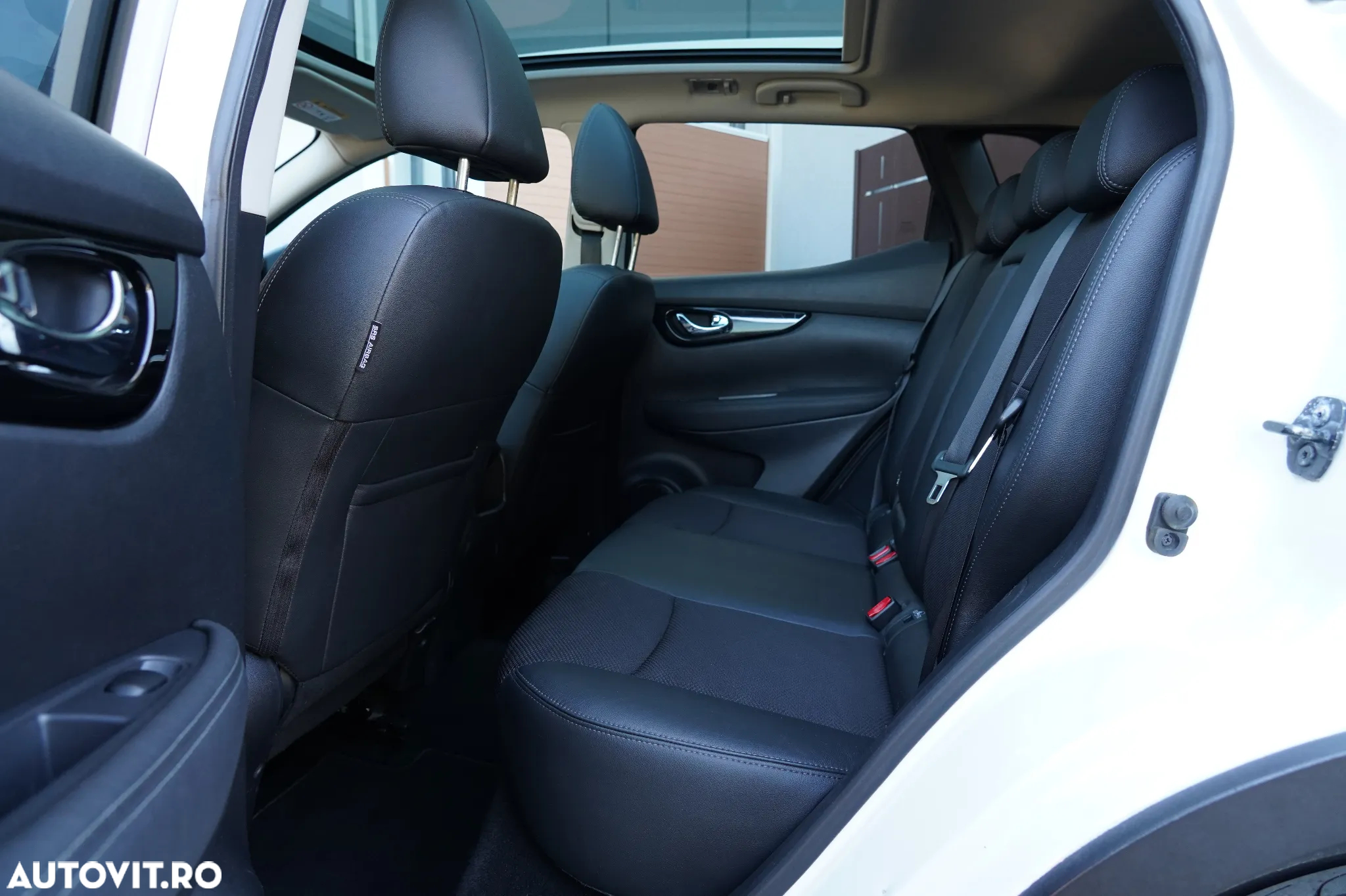 Nissan Qashqai 1.6 DCI Xtronic TEKNA+ - 8