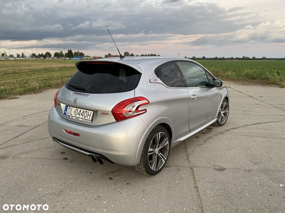 Peugeot 208 - 4