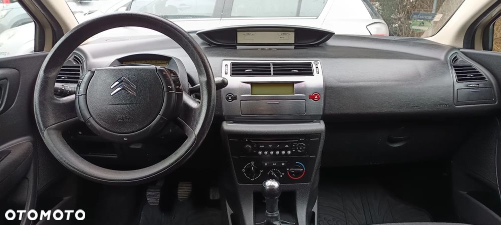 Citroën C4 1.4 16V Style - 6