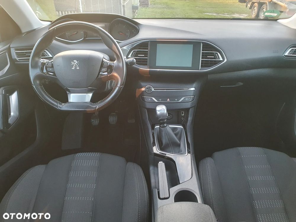 Peugeot 308 1.6 BlueHDi Allure S&S - 23
